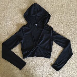 Cropped hoodie w/ twist